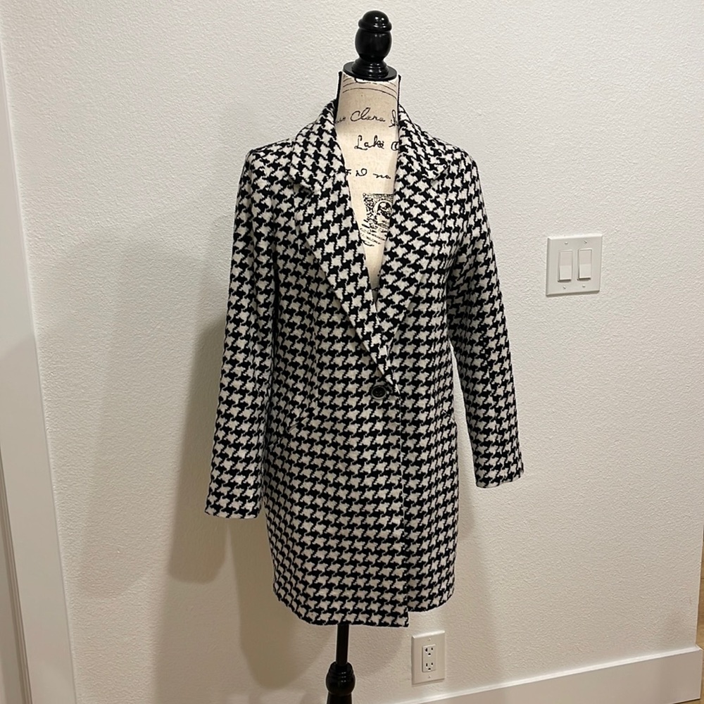 Women’s Coat - Black and White Checkered (never worn) Size Medium Potter’s Pot